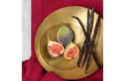 Wild Fig Scented Glass Candle -Broste Copenhagen Shop f r fragrance shoot 792 wild fig 2