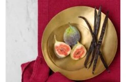 Wild Fig Scented Glass Candle -Broste Copenhagen Shop f r fragrance shoot 792 wild fig