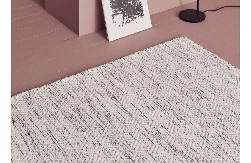 Linie Design Nyoko Rug White 4 Linie Design Nyoko Rug White - Image 4