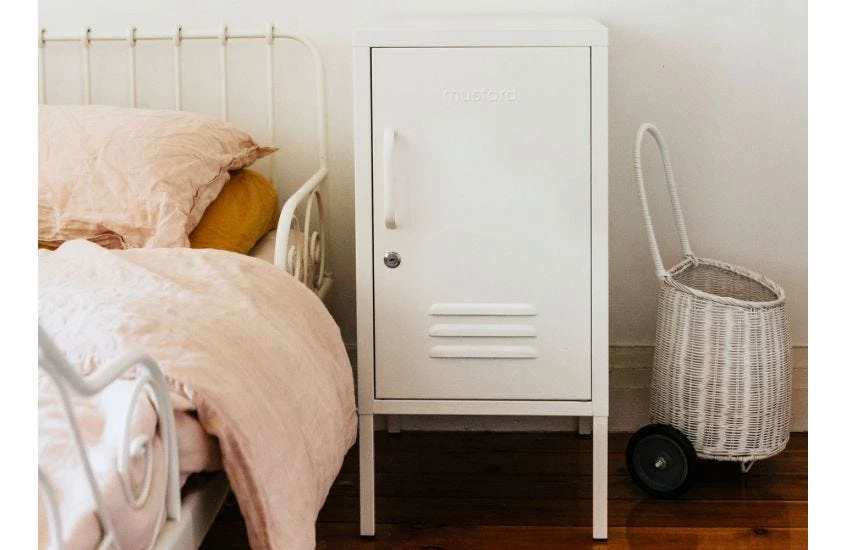 The Shorty To The Right Cabinet 1 The Shorty To The Right Cabinet